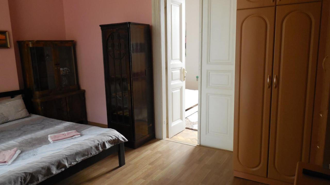 2 Room Apartment Near Opera House Lviv Exterior photo