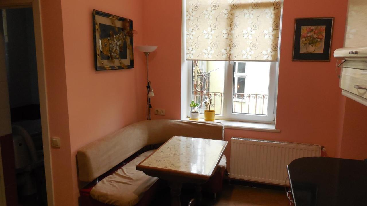2 Room Apartment Near Opera House Lviv Exterior photo